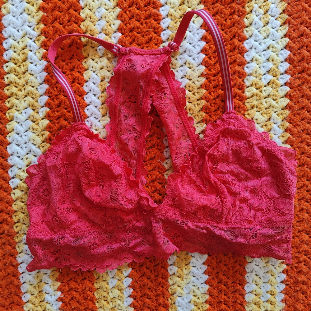 Aerie Red Lace Bra with Intricate Detailing